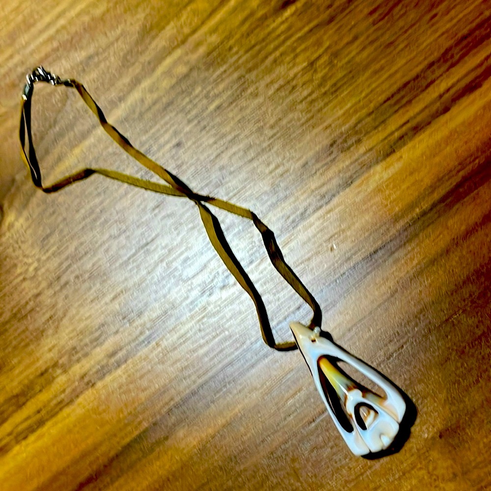 Shell necklace - Picture 3 of 4